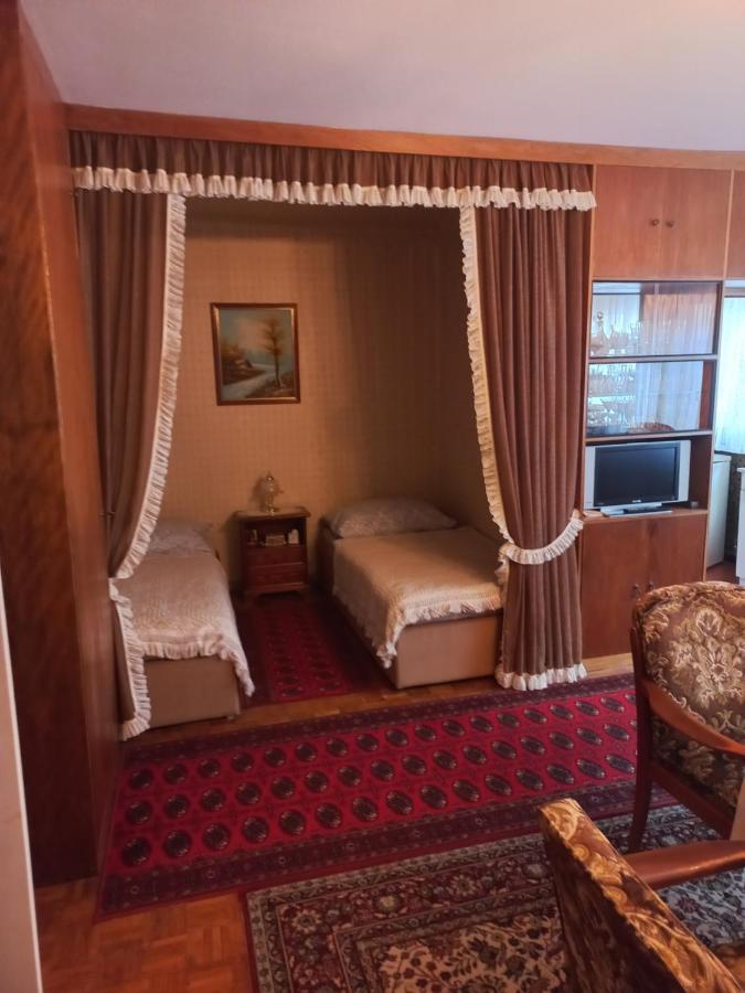 Ferienwohnung ,,Wohnen Wie Zu Grossmutter'S Zeiten'' Viena Exterior foto
