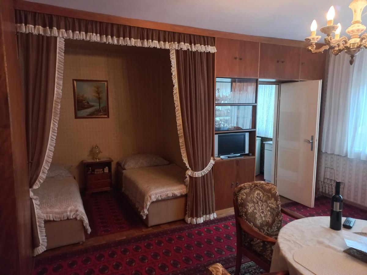 Ferienwohnung ,,Wohnen Wie Zu Grossmutter'S Zeiten'' Viena Exterior foto